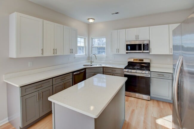 2112 Seastone Trce in Chesapeake, VA - Building Photo - Building Photo