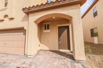 446 Eagle Glen Rd in Las Vegas, NV - Foto de edificio - Building Photo