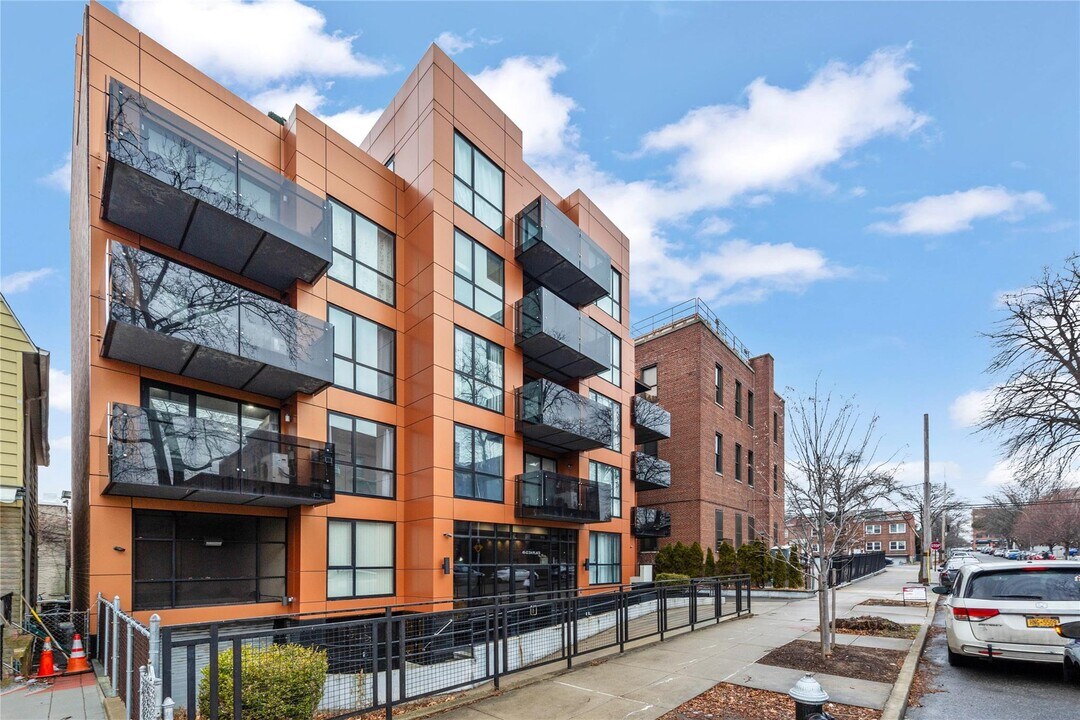 43-12-43214 214th Pl in Queens, NY - Building Photo