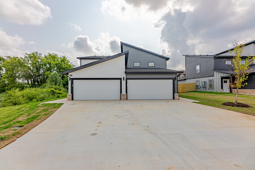 1500 SW Poigai Wy in Bentonville, AR - Building Photo