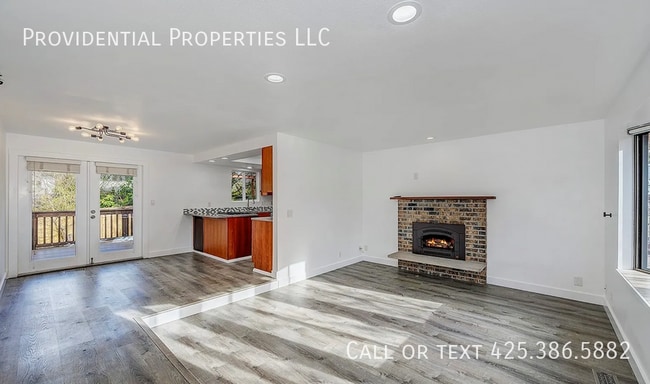 10932 NE 60th St in Kirkland, WA - Building Photo - Building Photo