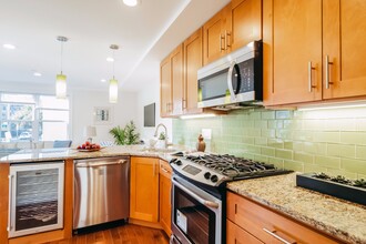 111 Maverick St, Unit 1 in Boston, MA - Building Photo - Building Photo