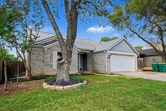 713 Meadow Top in Converse, TX - Building Photo - Building Photo