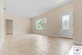 16 Pinelynn Dr in Palm Coast, FL - Building Photo - Building Photo