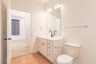 Dalmore Apartments in Omaha, NE - Building Photo - Interior Photo