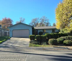 1756 Mary Lake Dr in Redding, CA - Building Photo