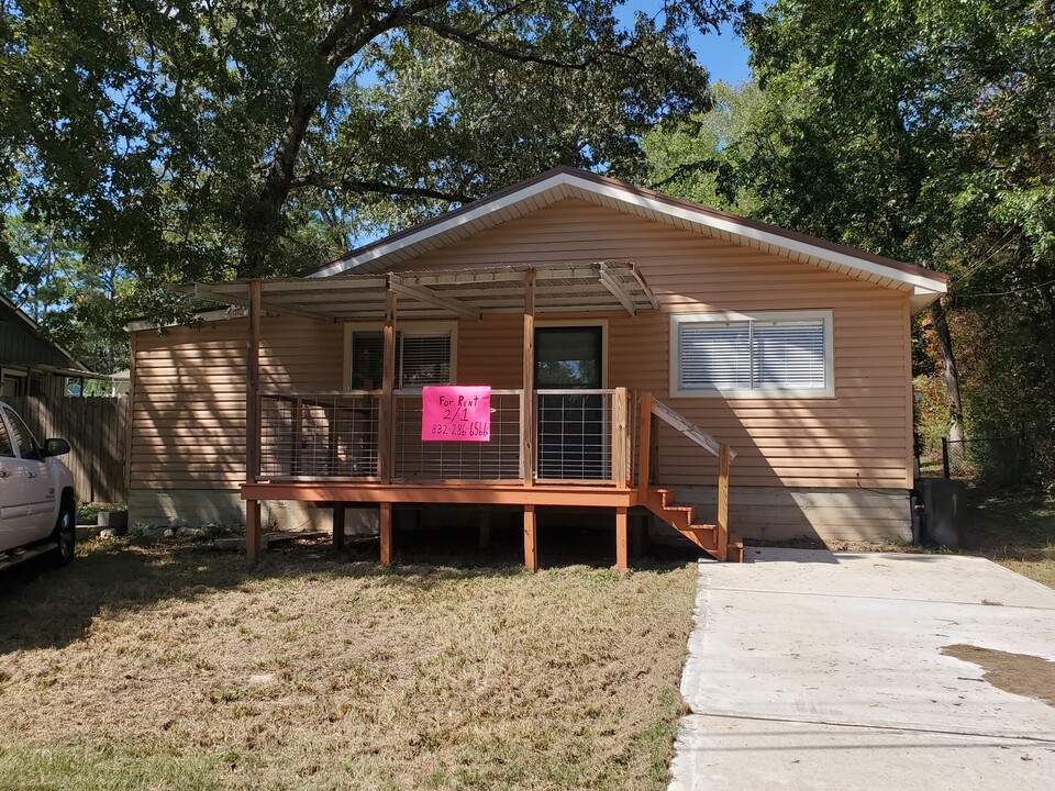 16840 Stinson Ln in Montgomery, TX - Building Photo