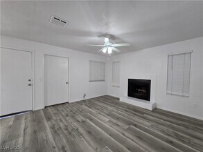 2742 Alicialynn Way in Las Vegas, NV - Building Photo - Building Photo