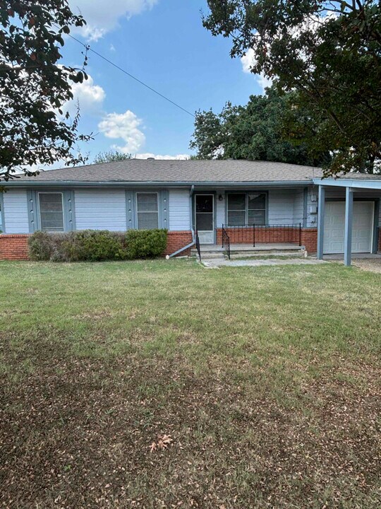 1022 Donald St in Waco, TX - Foto de edificio