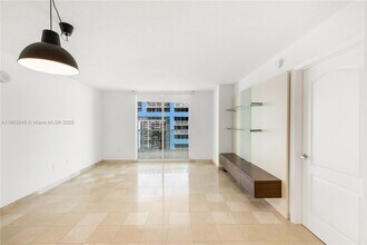 2101 Brickell Ave, Unit 1103 in Miami, FL - Building Photo - Building Photo