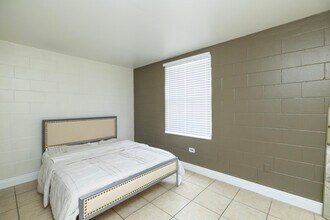 Lofts at Rivers Edge in Tampa, FL - Building Photo - Interior Photo