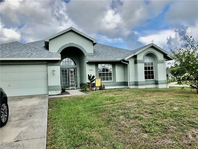 17150 Knight Dr in Ft. Myers, FL - Building Photo - Building Photo