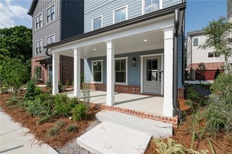 3272 Stillwood Dr in Hapeville, GA - Building Photo - Building Photo