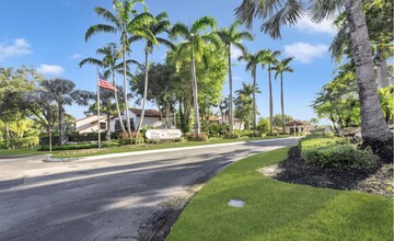 5691 Fox Hollow Dr in Boca Raton, FL - Building Photo - Building Photo