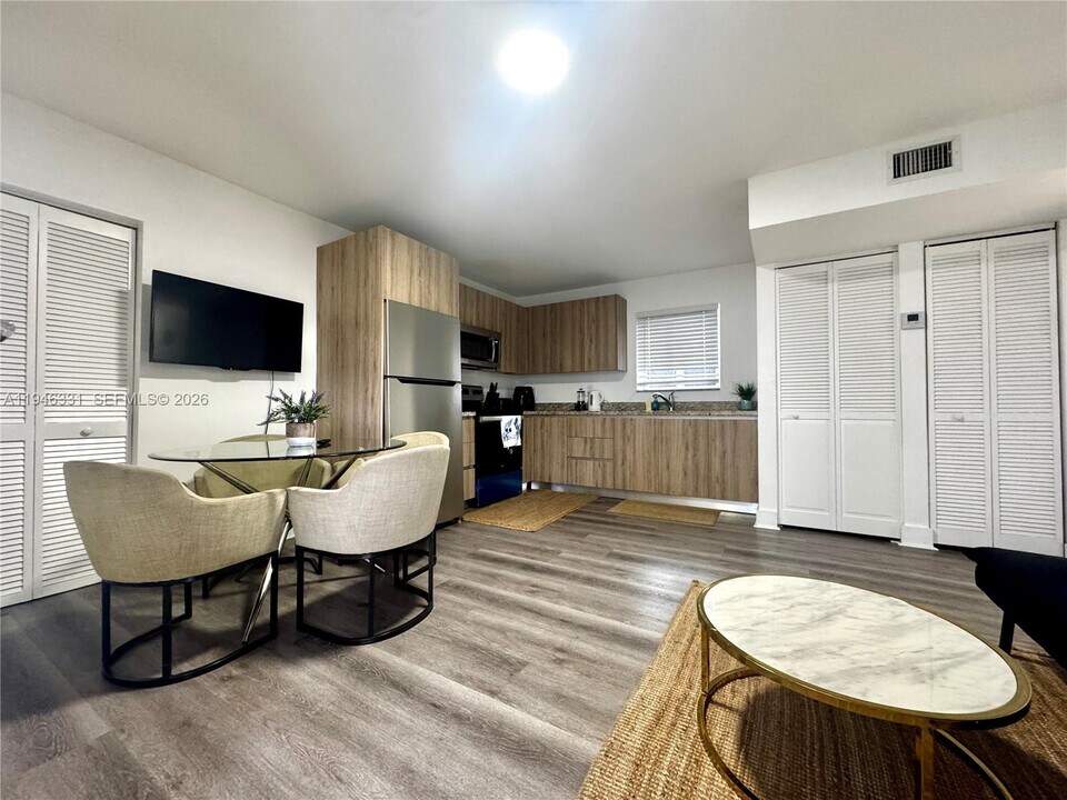 1684 SW 10th St in Miami, FL - Building Photo