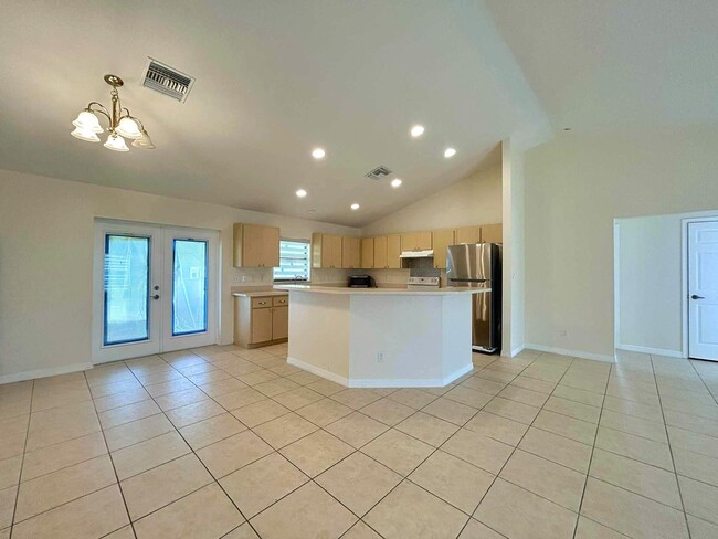 328 W Sugarland Cir in Clewiston, FL - Building Photo - Building Photo