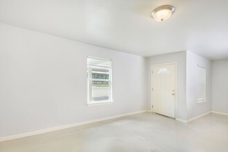 638 Luke St in Dayton, TX - Building Photo - Building Photo