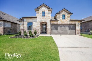 2207 Tiptop Ln in San Antonio, TX - Building Photo