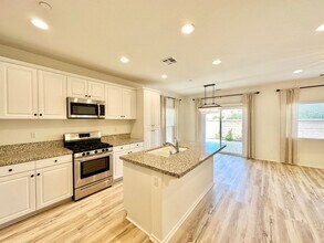 228 Windsor Grey Wy in Fallbrook, CA - Building Photo - Building Photo