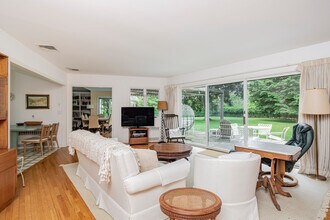 49 Georgica Rd in East Hampton, NY - Building Photo - Building Photo