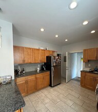 384 Washington St, Unit 1 in Cambridge, MA - Foto de edificio - Building Photo