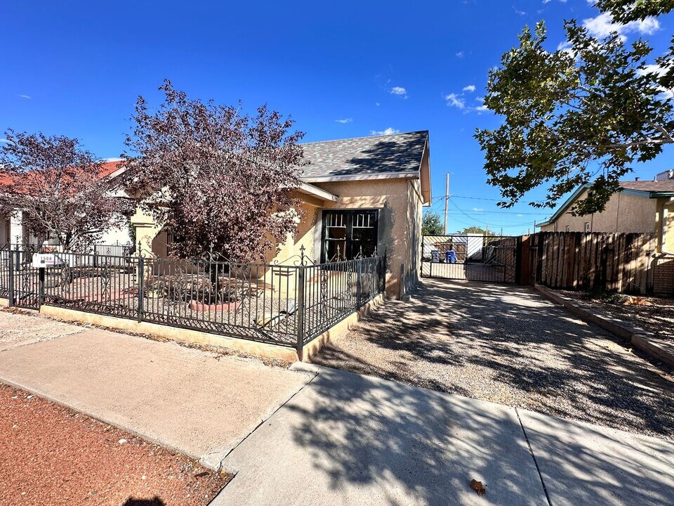 1508 7th St NW in Albuquerque, NM - Building Photo