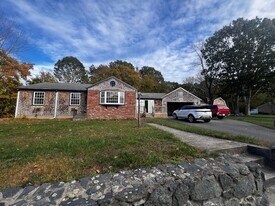 1823 Meridian St in Fall River, MA - Building Photo