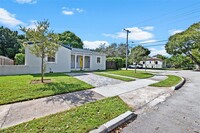 2396 SW 20th St in Miami, FL - Building Photo - Building Photo