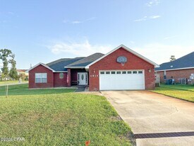1814 Bowman Ln in Lynn Haven, FL - Building Photo