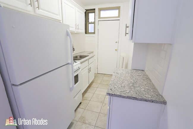 544 W Surf St, Unit M602 in Chicago, IL - Building Photo - Building Photo