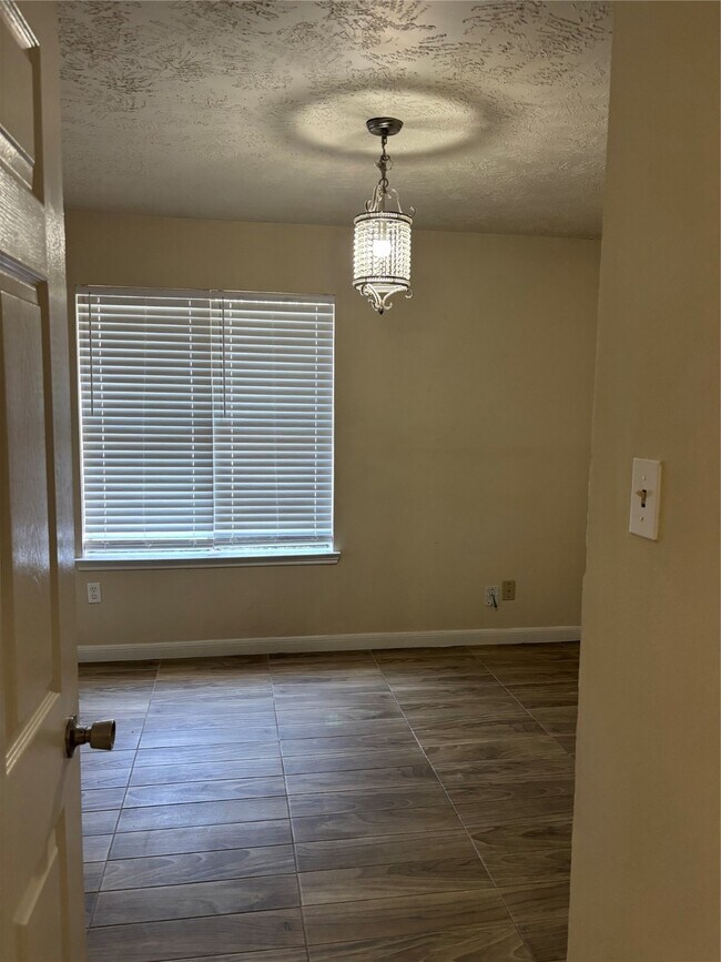 1034 Heathfield Dr in Channelview, TX - Foto de edificio - Building Photo