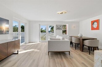 1005 8th St in Miami Beach, FL - Building Photo - Building Photo
