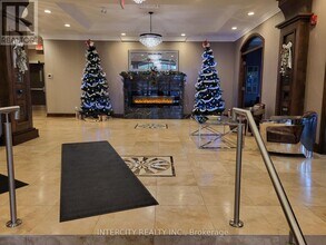 205 Lakeshore Rd W in Oakville, ON - Building Photo - Building Photo