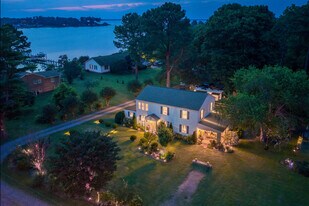 82 Sturgeon St in Deltaville, VA - Building Photo