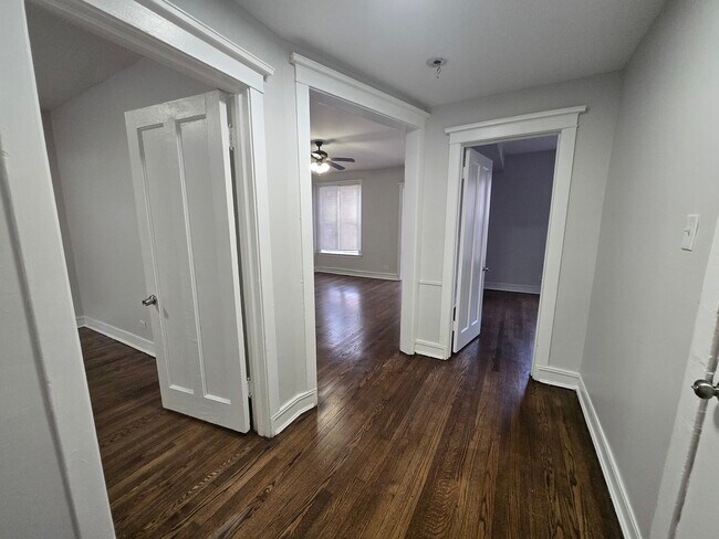 6812 S Cornell Ave in Chicago, IL - Building Photo - Building Photo