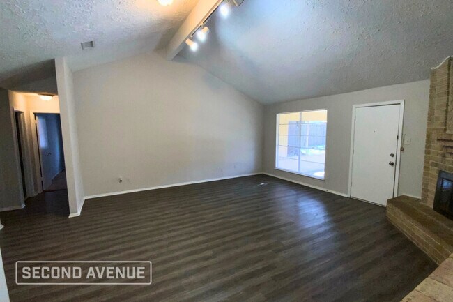 15907 Wingdale Dr in Houston, TX - Foto de edificio - Building Photo