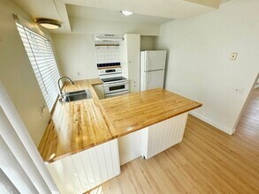 7958 Mission Center Ct in San Diego, CA - Foto de edificio - Building Photo