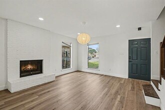 2103 Mistletoe Ave in Fort Worth, TX - Building Photo - Building Photo