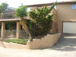1720 Oriole St in San Diego, CA - Foto de edificio - Building Photo