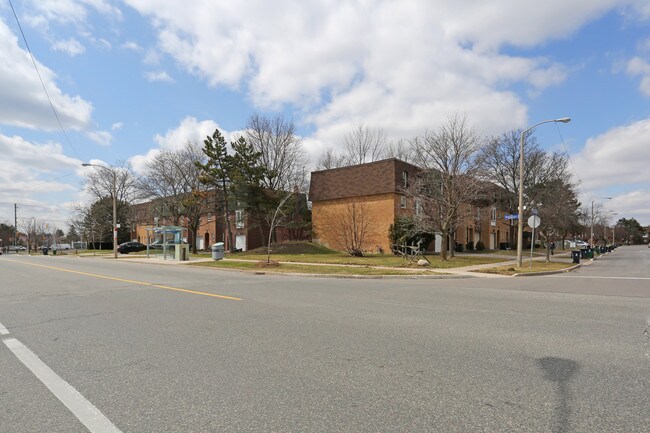 20 Crockamhill Dr in Toronto, ON - Building Photo - Primary Photo