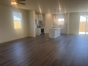 7137 Capital Reef Dr in Bakersfield, CA - Building Photo - Building Photo