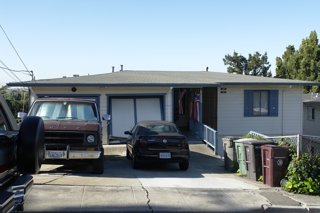 16053 Carolyn St in San Leandro, CA - Foto de edificio