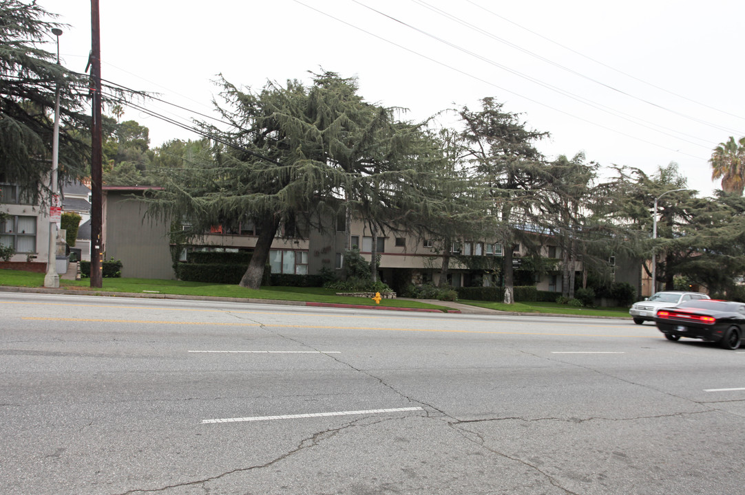 3815 Los Feliz Blvd in Los Angeles, CA - Building Photo