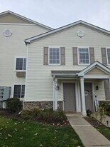 2125 Silverstone Dr in Carpentersville, IL - Building Photo