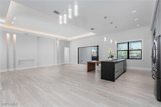 6805 Il Regalo Cir in Naples, FL - Foto de edificio - Building Photo