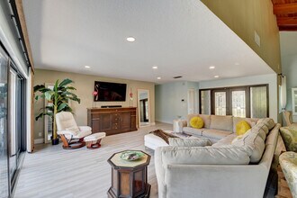 5850 Vista Linda Ln in Boca Raton, FL - Building Photo - Building Photo