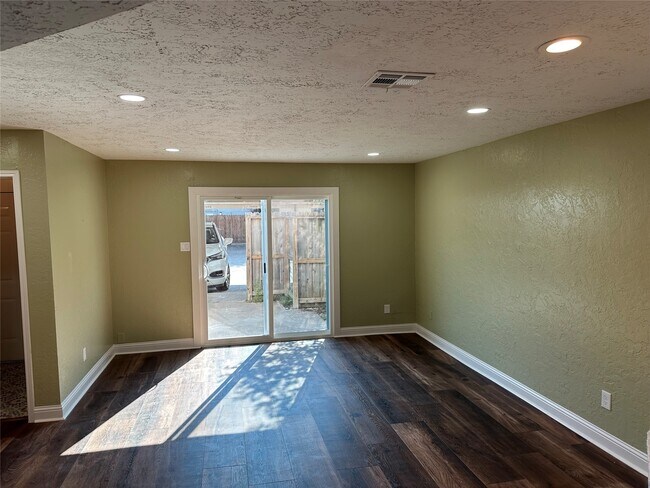 14663 Perthshire Rd in Houston, TX - Building Photo - Building Photo