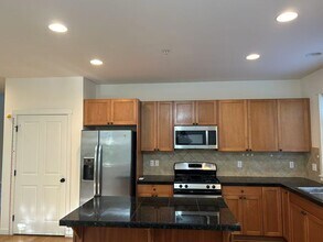 15200 NE 15th Pl in Bellevue, WA - Building Photo - Building Photo