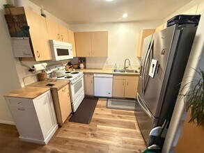 3191 NE Wells Acres Rd in Bend, OR - Building Photo - Building Photo