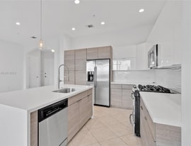 3055 NW 126th Ave in Sunrise, FL - Building Photo